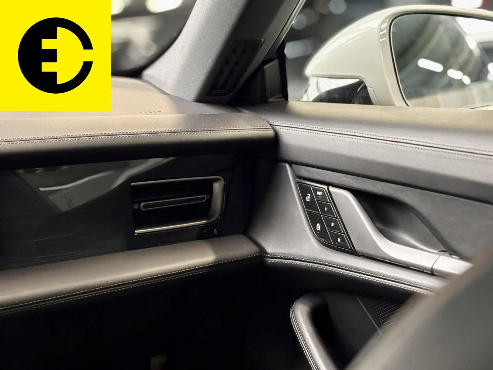 Hoofdafbeelding Porsche Taycan