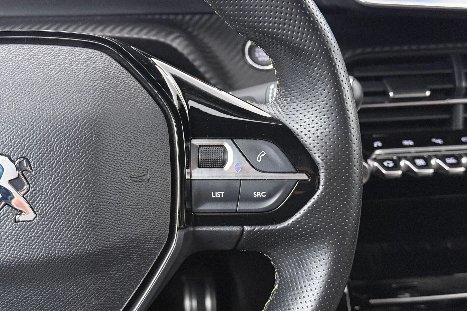 Hoofdafbeelding Peugeot e-2008