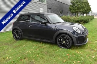 MINI Electric Mini MINI Yours Cooper S 33 kWh Yours Leder - Driving Ass - LED - Stoel + Stuurwiel Verwarmd Zeer complete, stoere auto! 22495,- na subsidie!