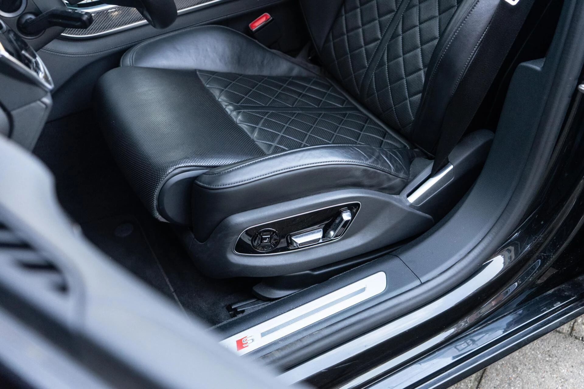 Hoofdafbeelding Audi S8