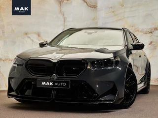 BMW M5 Touring V8 M Hybrid , Akrapovič, M Performance, Sonderlackierung, Ultimate Package, ceramic, pano, B&W, 21", stl.ventilatie, memory, carbon, leder, privacy
