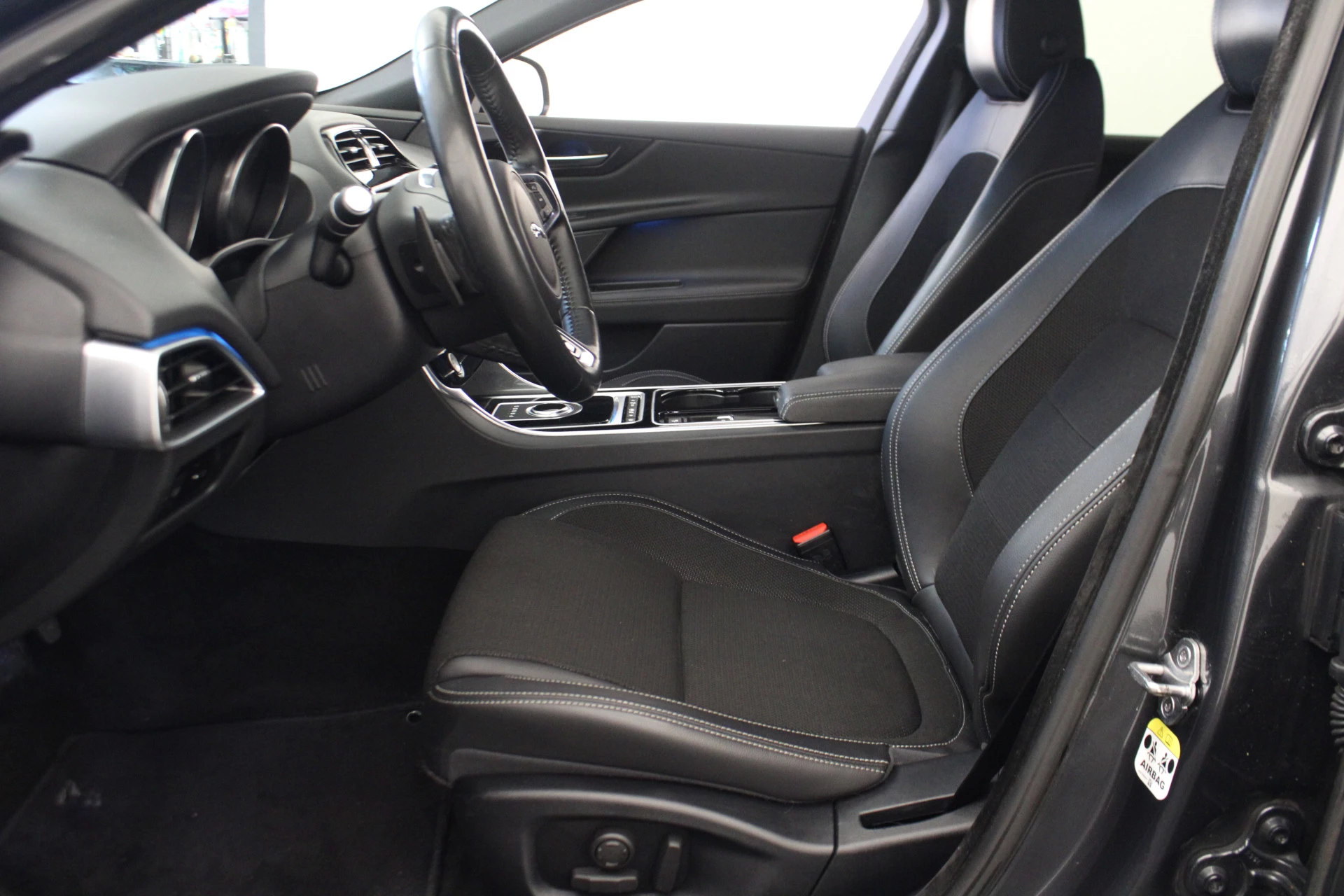 Hoofdafbeelding Jaguar XE