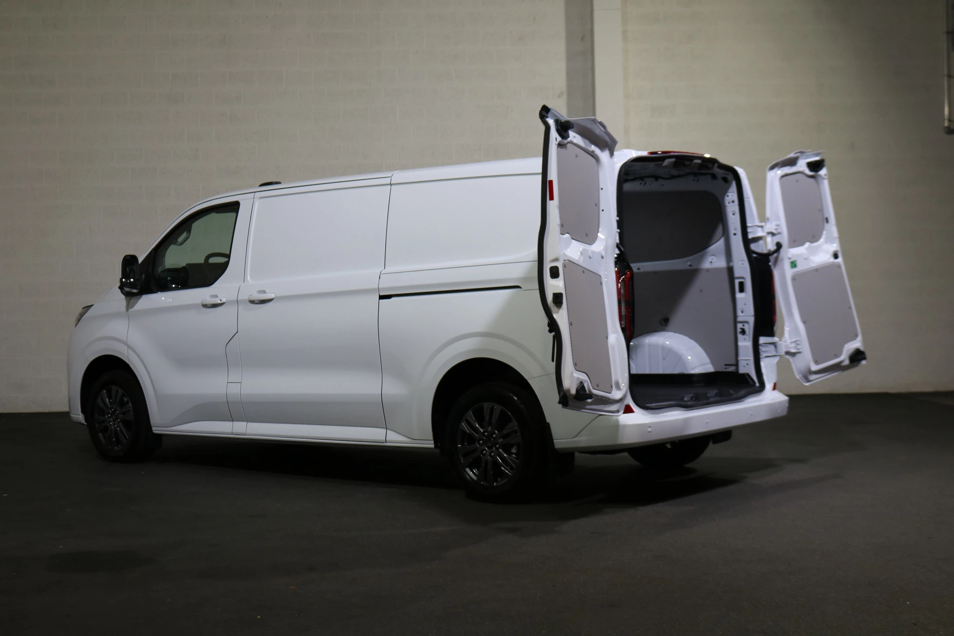 Hoofdafbeelding Ford E-Transit Custom