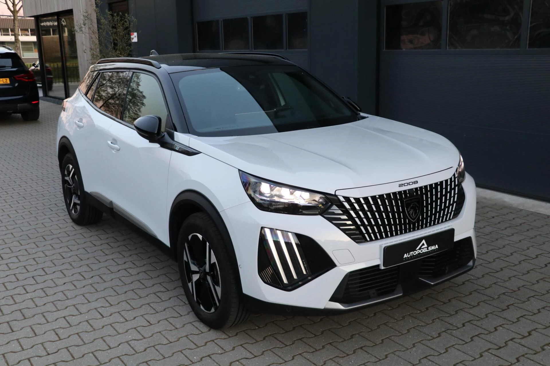 Hoofdafbeelding Peugeot e-2008