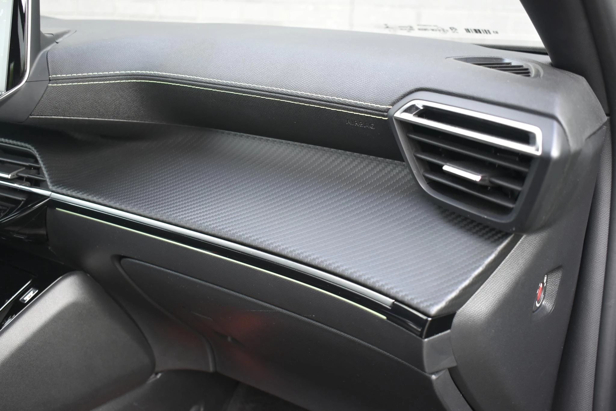 Hoofdafbeelding Peugeot e-2008