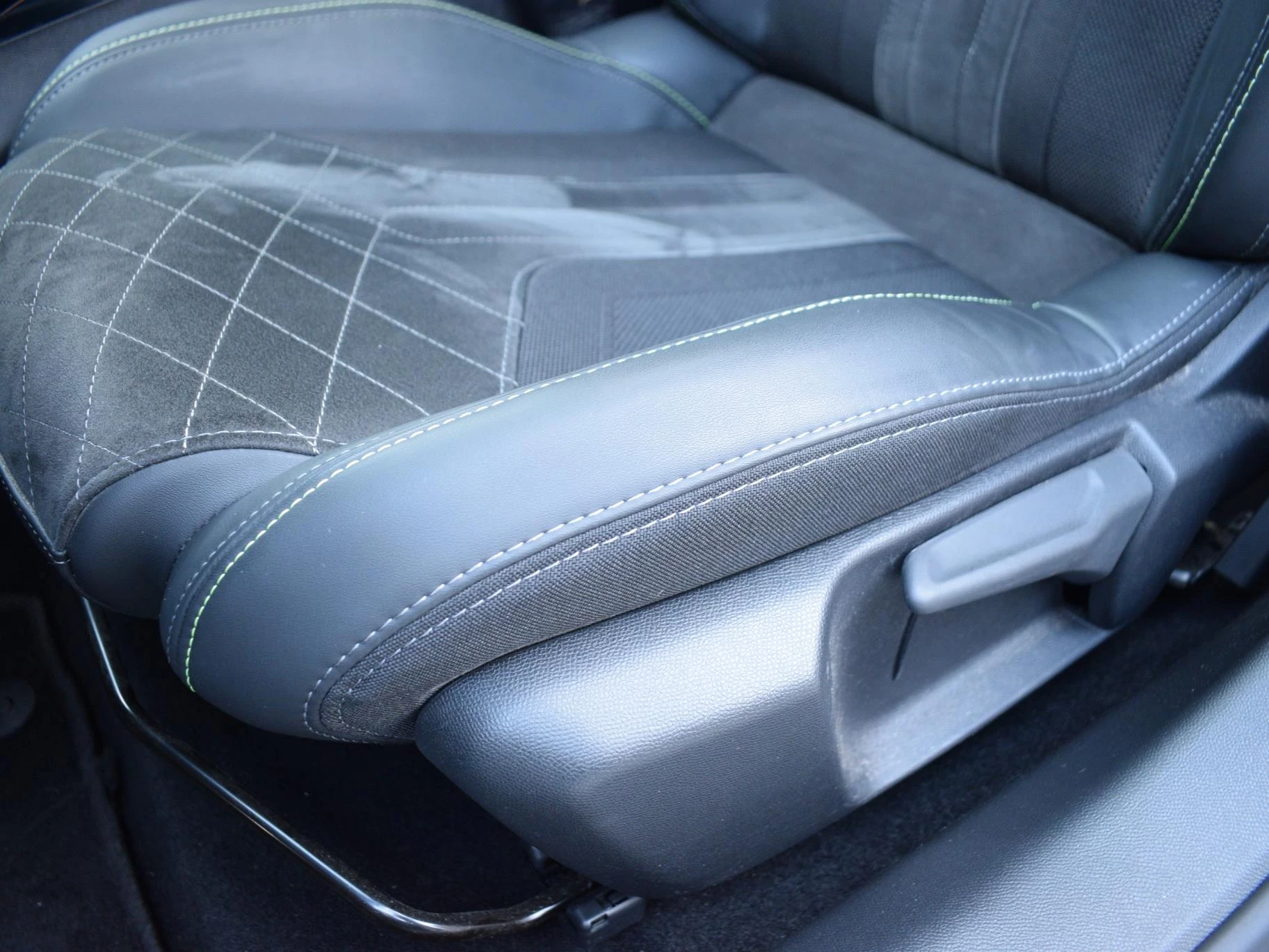 Hoofdafbeelding Peugeot e-208