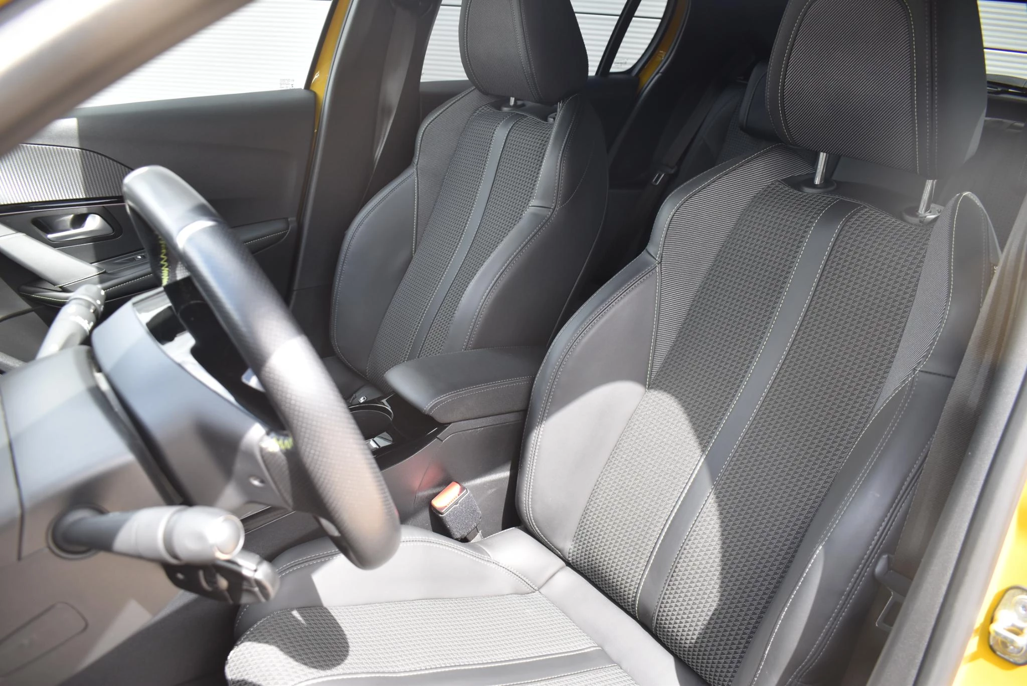 Hoofdafbeelding Peugeot e-208