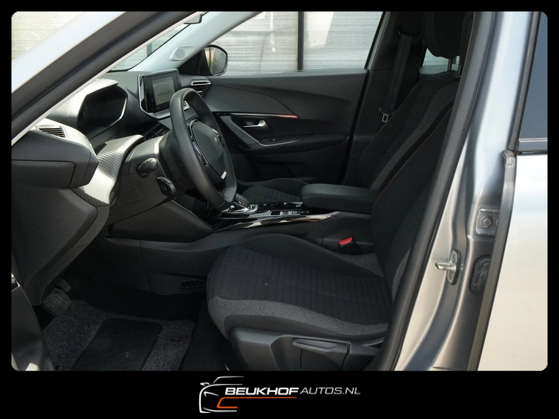 Hoofdafbeelding Peugeot e-2008