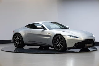 Hoofdafbeelding Aston Martin V8 Vantage Aston Martin Vantage 4.0 V8 | Gloss Black pack | 20 Inch |