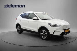 Hoofdafbeelding MG ZS MG ZS Long Range Comfort 70 kWh - Carplay, Camera, Trekhaak, Stoelverw. SOH 100%