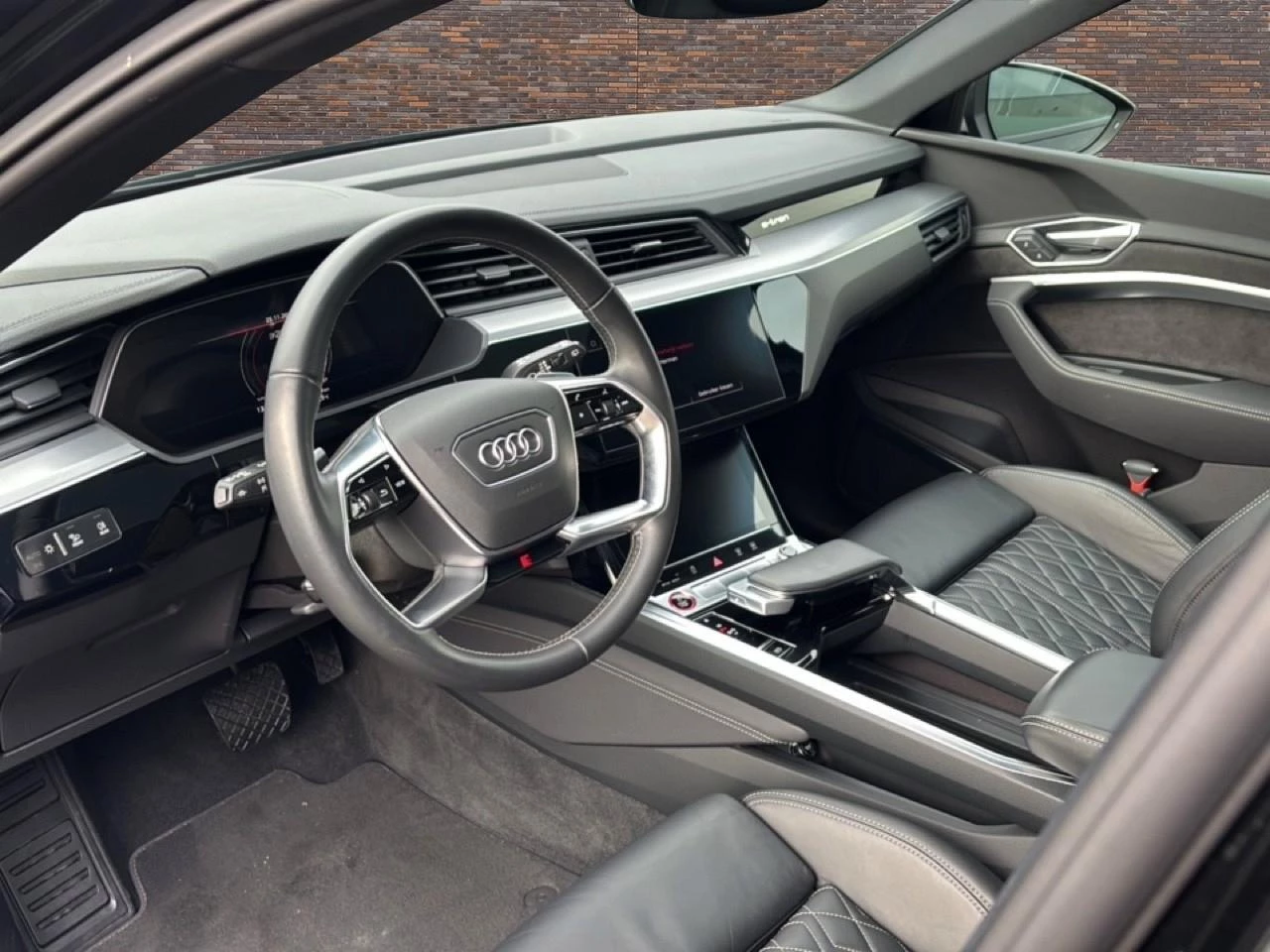 Hoofdafbeelding Audi e-tron