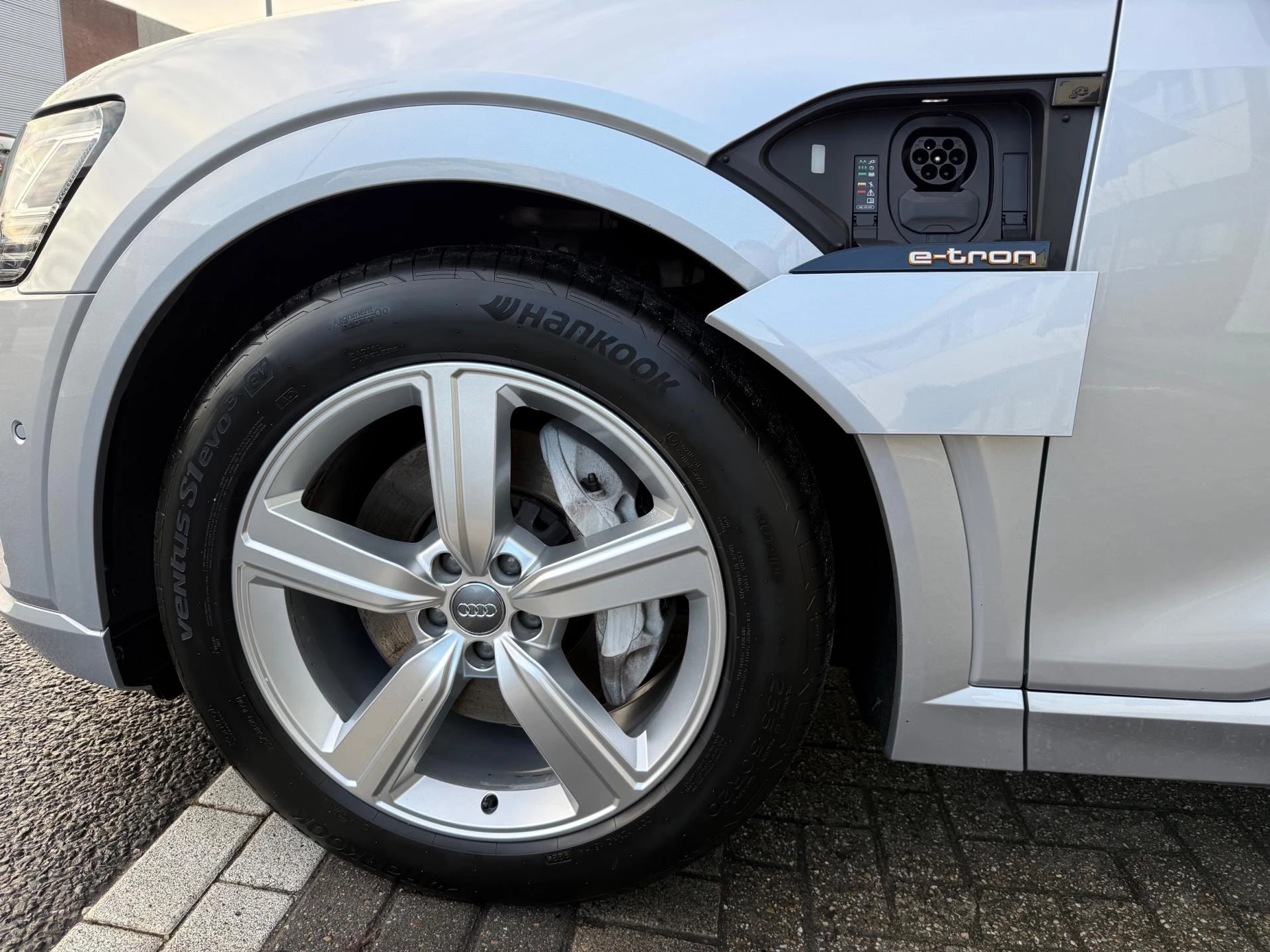 Hoofdafbeelding Audi e-tron