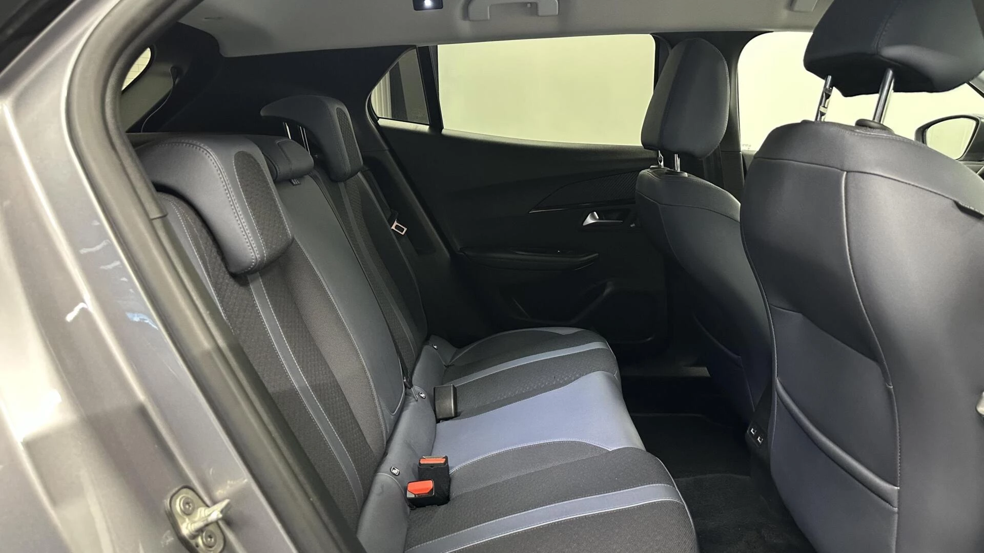 Hoofdafbeelding Peugeot e-2008