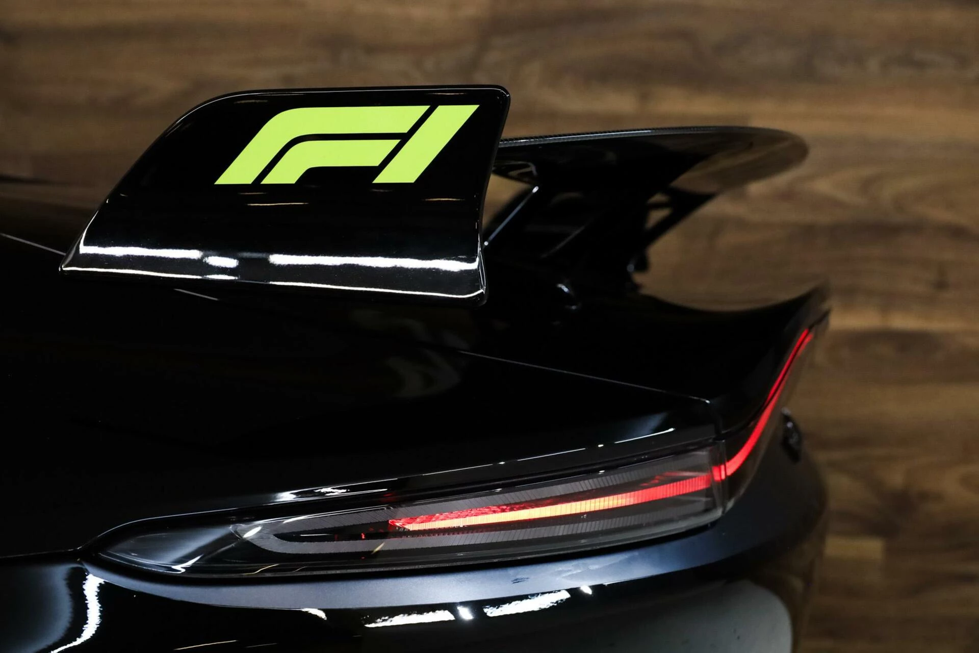 Hoofdafbeelding Aston Martin V8 Vantage