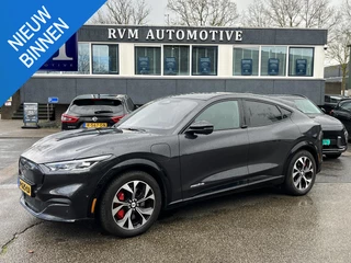 Ford Mustang Mach-E AWD 75 kWh SOH 95% |14.000KM!! VAN € 34.900,- VOOR € 31.877,- UW LENTEVOORDEEL € 3.023,-!| ORIG. NL NAP| EERSTE EIGENAAR| ELEKTRISCHE ACHTERKLEP| B&O| 360 CAMERA| STOEL + STUURVERWARMING| PANO