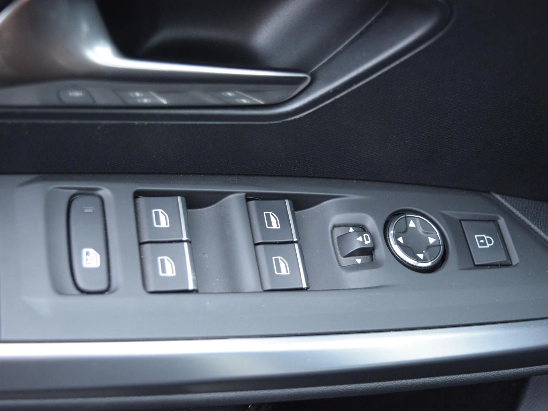 Hoofdafbeelding Peugeot e-3008