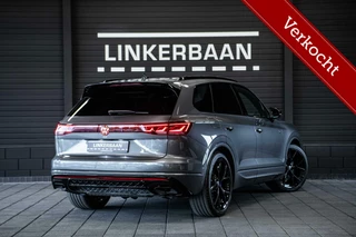Hoofdafbeelding Volkswagen Touareg Volkswagen Touareg R 3.0 TSi eHybrid 4MOTION | Nieuw | Alle opties | Panodak | Dynaudio | Massage | Trekhaak | 22 inch | 5 jaar garantie |