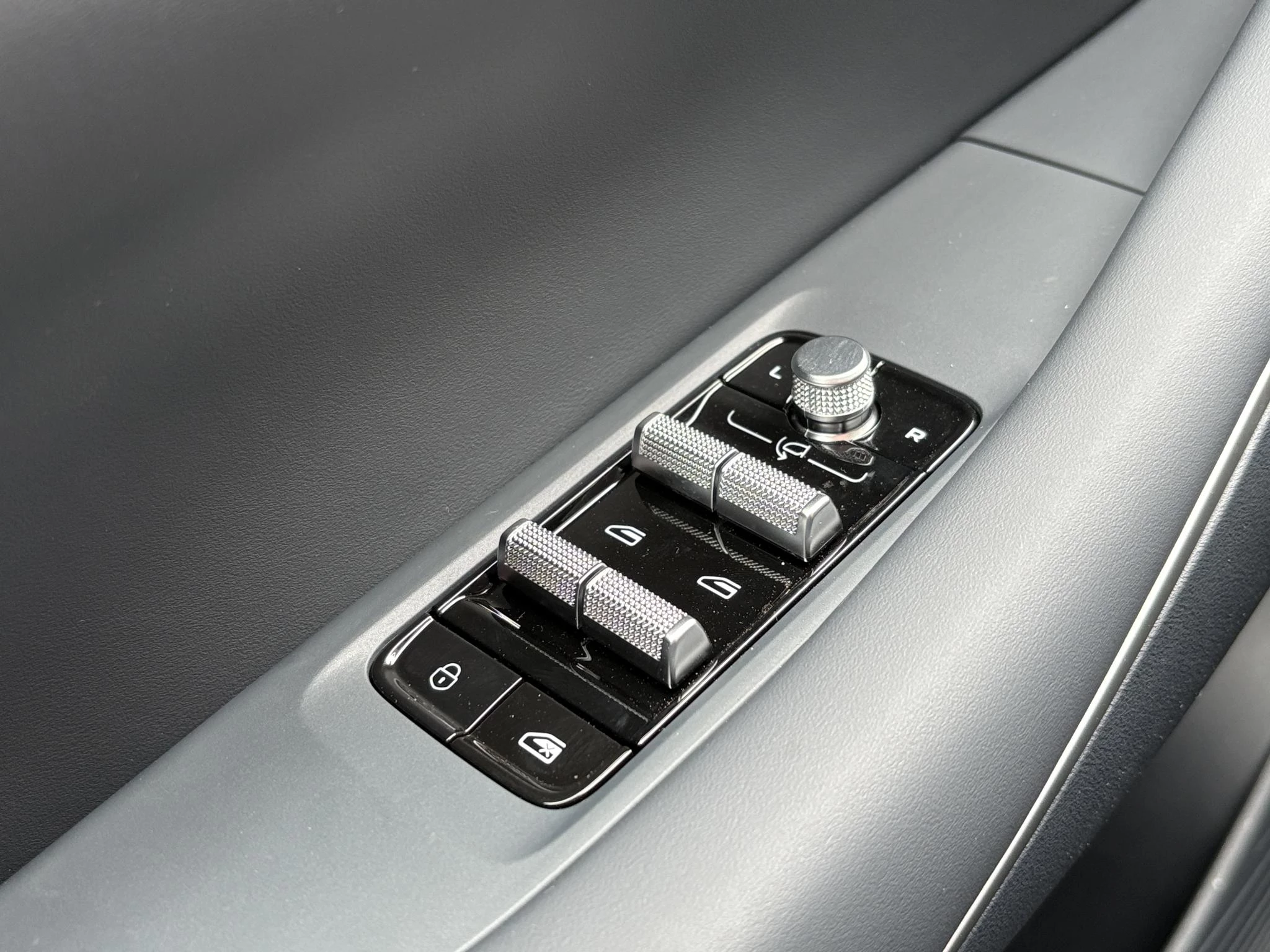 Hoofdafbeelding Geely E5