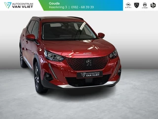 Hoofdafbeelding Peugeot e-2008 Peugeot e-2008 EV Allure Pack 50 kWh Navigatie, lichtmetalen velgen, automaat.