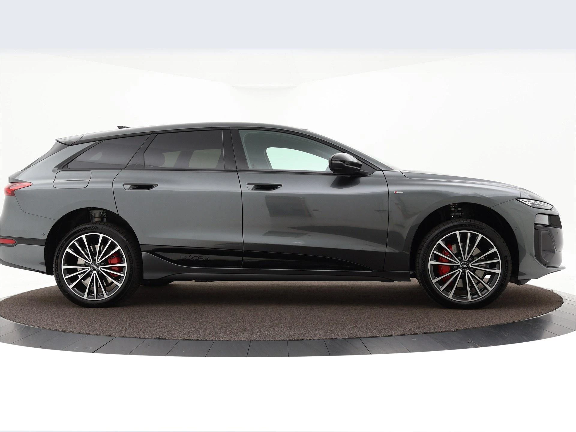 Hoofdafbeelding Audi A6 Avant e-tron