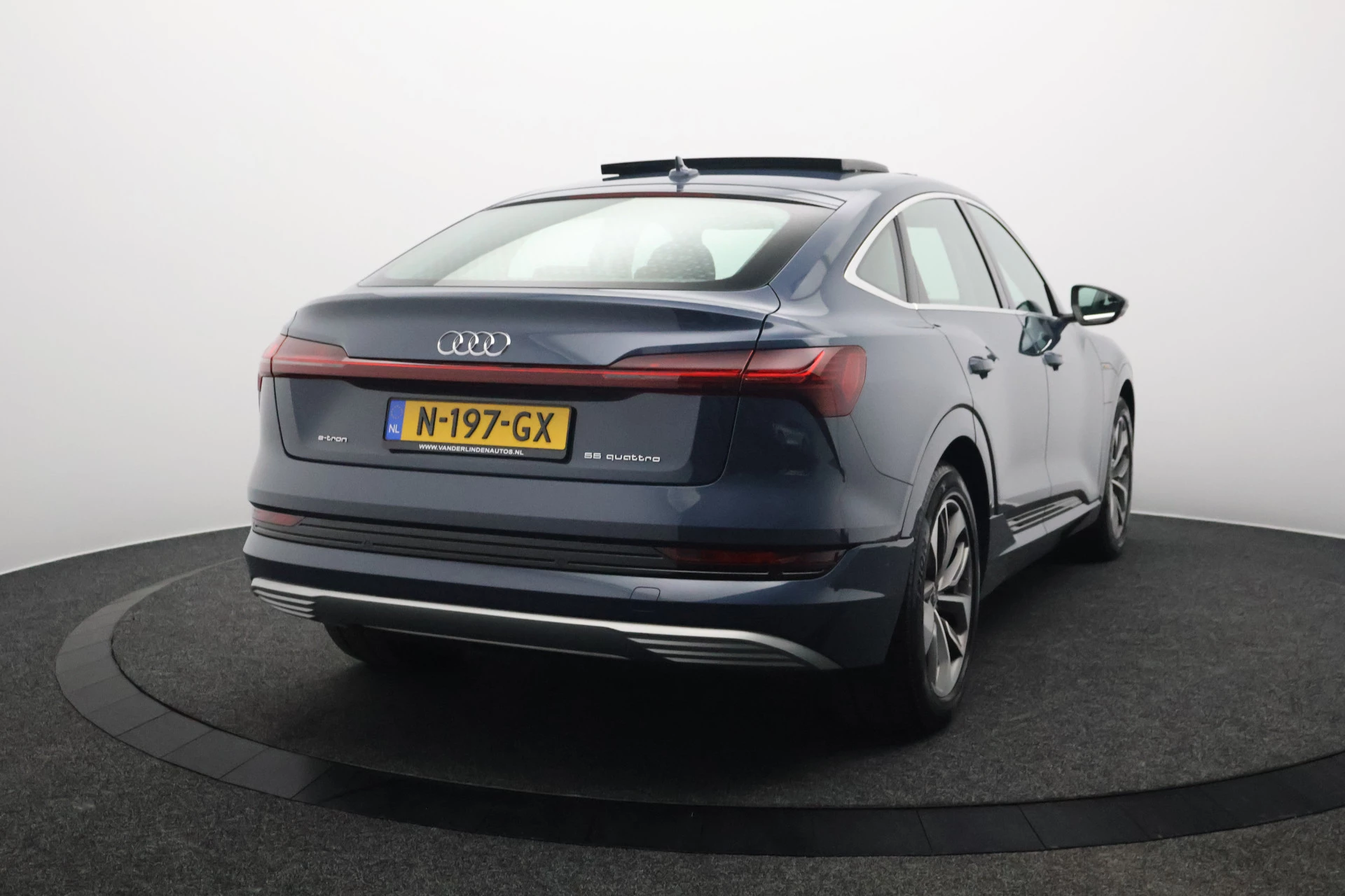 Hoofdafbeelding Audi e-tron