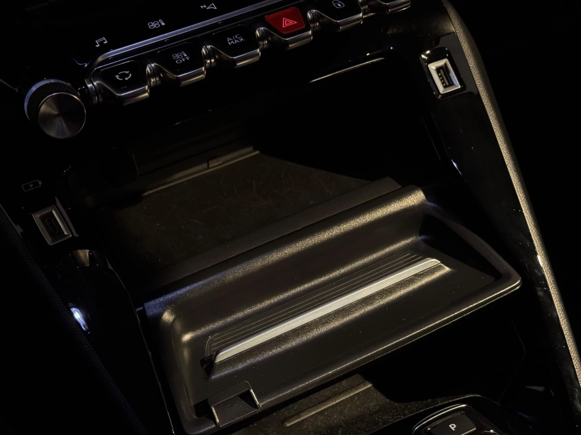 Hoofdafbeelding Peugeot e-2008