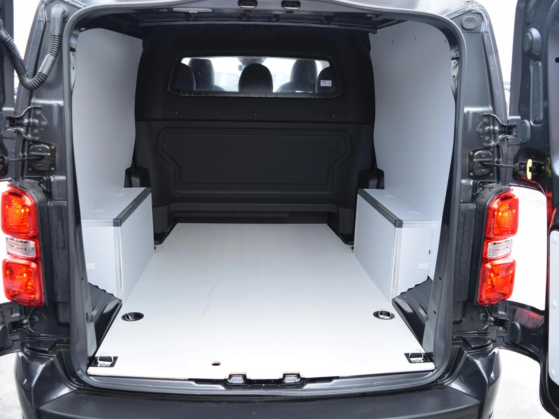 Hoofdafbeelding Peugeot e-Expert