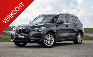 BMW X5 xDrive45e CARPLAY  / CAMERA / DEALER ONDERHOUDEN / BRUIN LEER / STOELVERWARMING