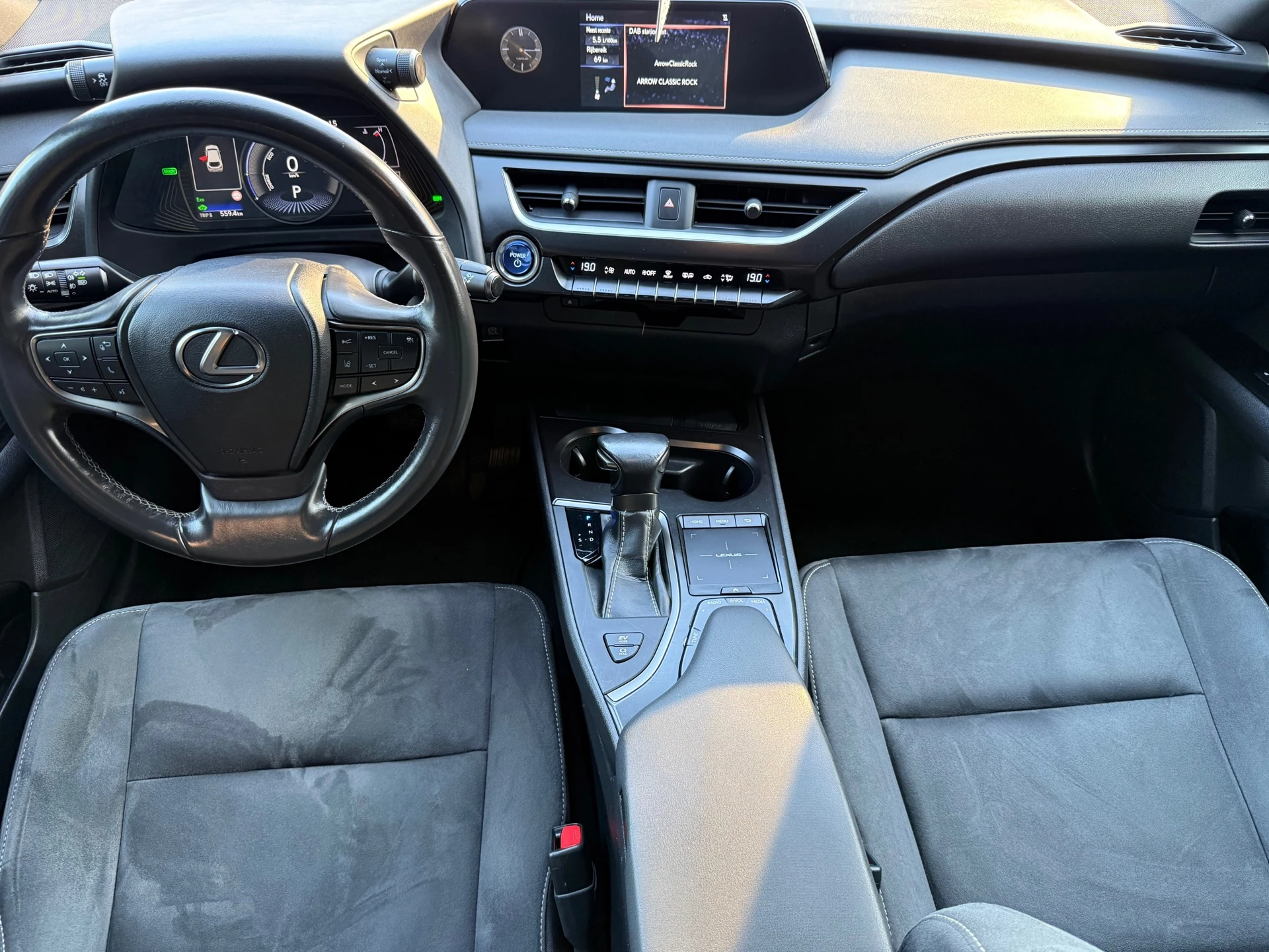 Hoofdafbeelding Lexus UX