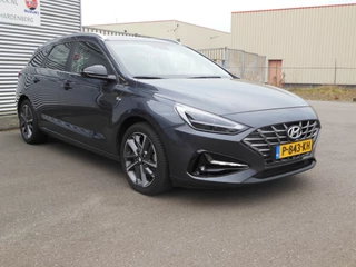 Hoofdafbeelding Hyundai i30 Hyundai i30 Wagon 1.5 T-GDi MHEV Premium Staat in Hoogeveen