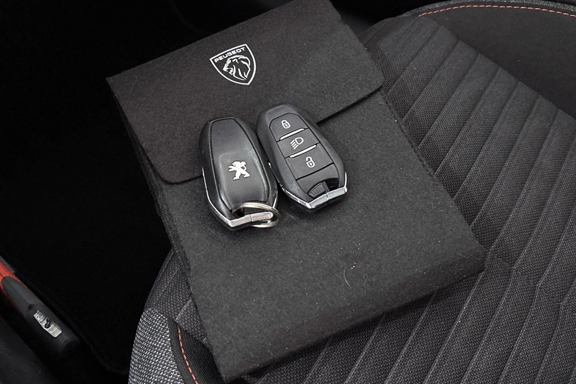 Hoofdafbeelding Peugeot e-208