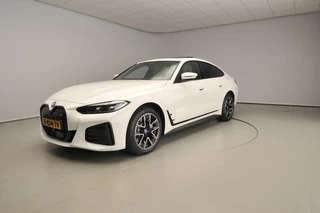 BMW i4 Gran Coupe eDrive40 | M-Sportpakket | LED | Leder | HUD | Active cruise | Schuifdak | Keyles go | DAB | Harman-kardon sound | Alu 18 inch