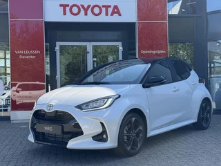 Hoofdafbeelding Toyota Yaris Toyota Yaris 1.5 Hybrid 130 Executive PREMIUM BI-TONE MET € 2.900,- INRUILKORTING DIRECT UIT VOORRAAD LEVERBAAR!!!
