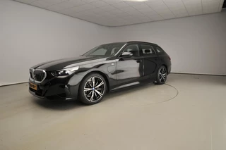 BMW 5 Serie Touring 530e | M-Sportpakket | LED | Leder | HUD | Active cruise | Trekhaak | Panoramadak | DAB | Harman-kardon sound | Alu 20 inch