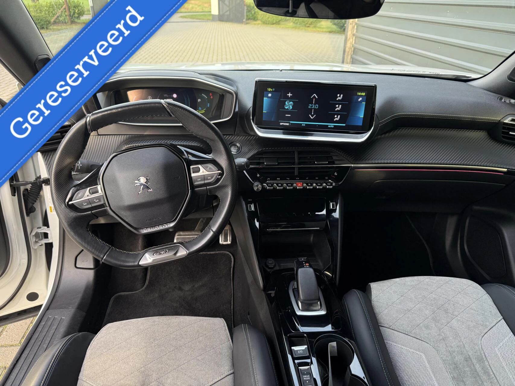 Hoofdafbeelding Peugeot e-2008