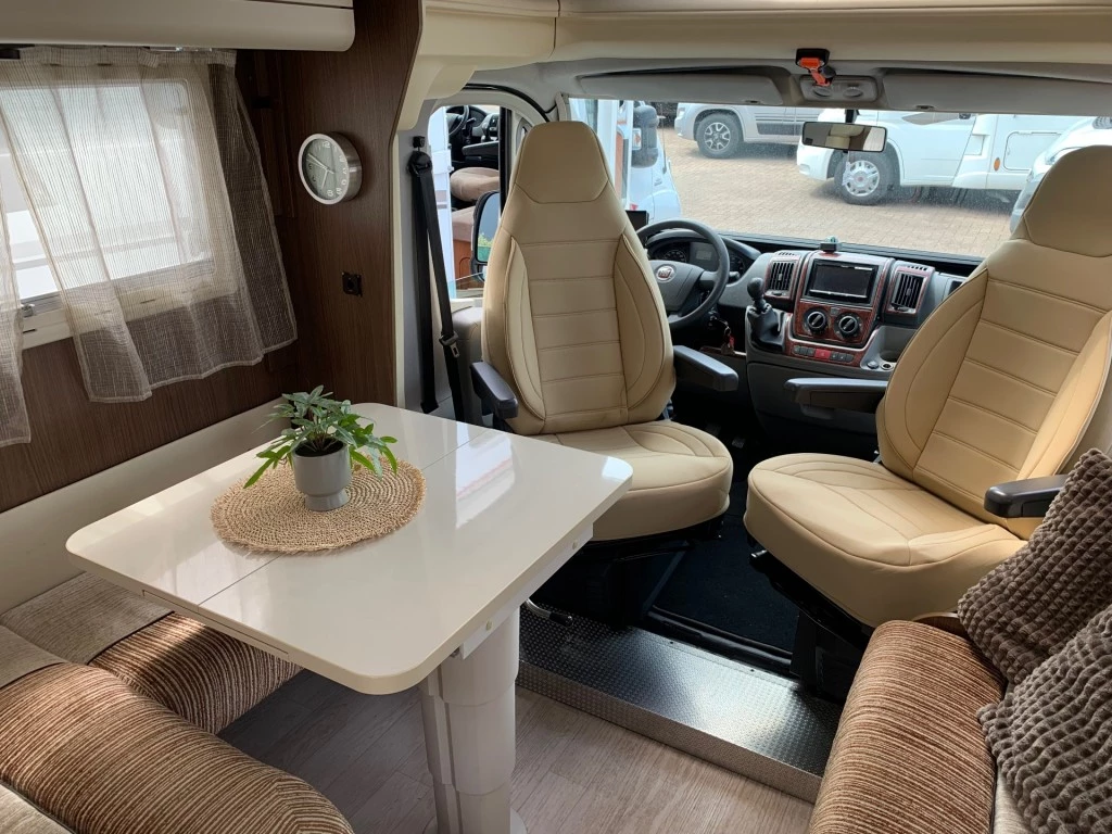 Hoofdafbeelding Roller Team T-line 255 Airco 6x Slaappl. 5 Zitpl.