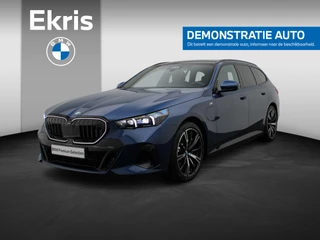 BMW 5 Serie Touring 530e M Sportpakket Pro | Innovation Pack | Travel Pack | Comfort Pack | Stuurwielrand Verwarmd | Adaptief Onderstel Professional | Trekhaak | Panoramadak | Stoelventilatie | 	Bowers & Wilkins | 20''