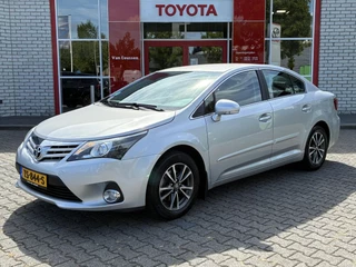 Hoofdafbeelding Toyota Avensis Toyota Avensis 1.8 VVTi BUSINESS AUTOMAAT TREKHAAK CRUISE CLIMA STOELVERW LM-VELGEN PARKCAMERA
