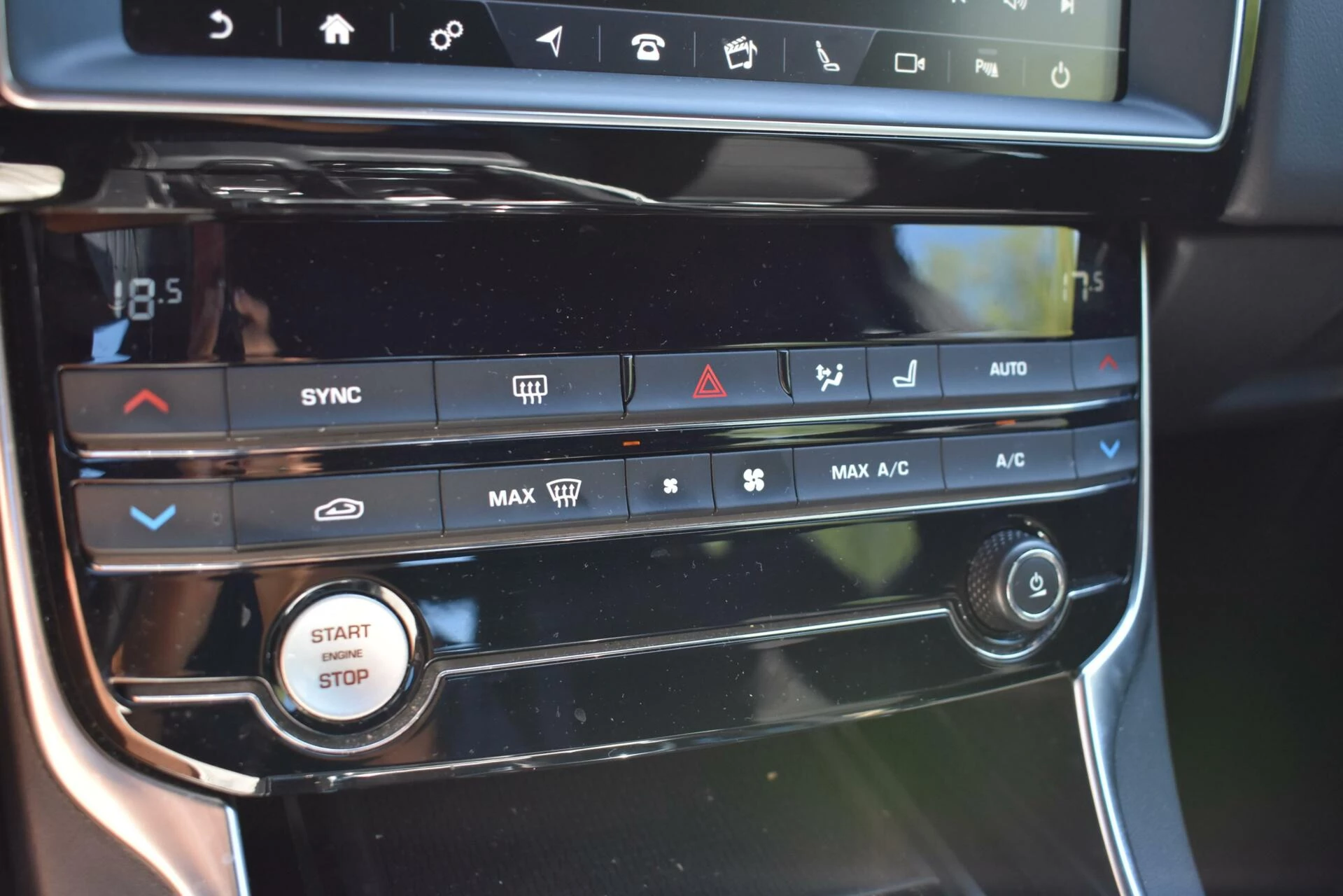 Hoofdafbeelding Jaguar XE
