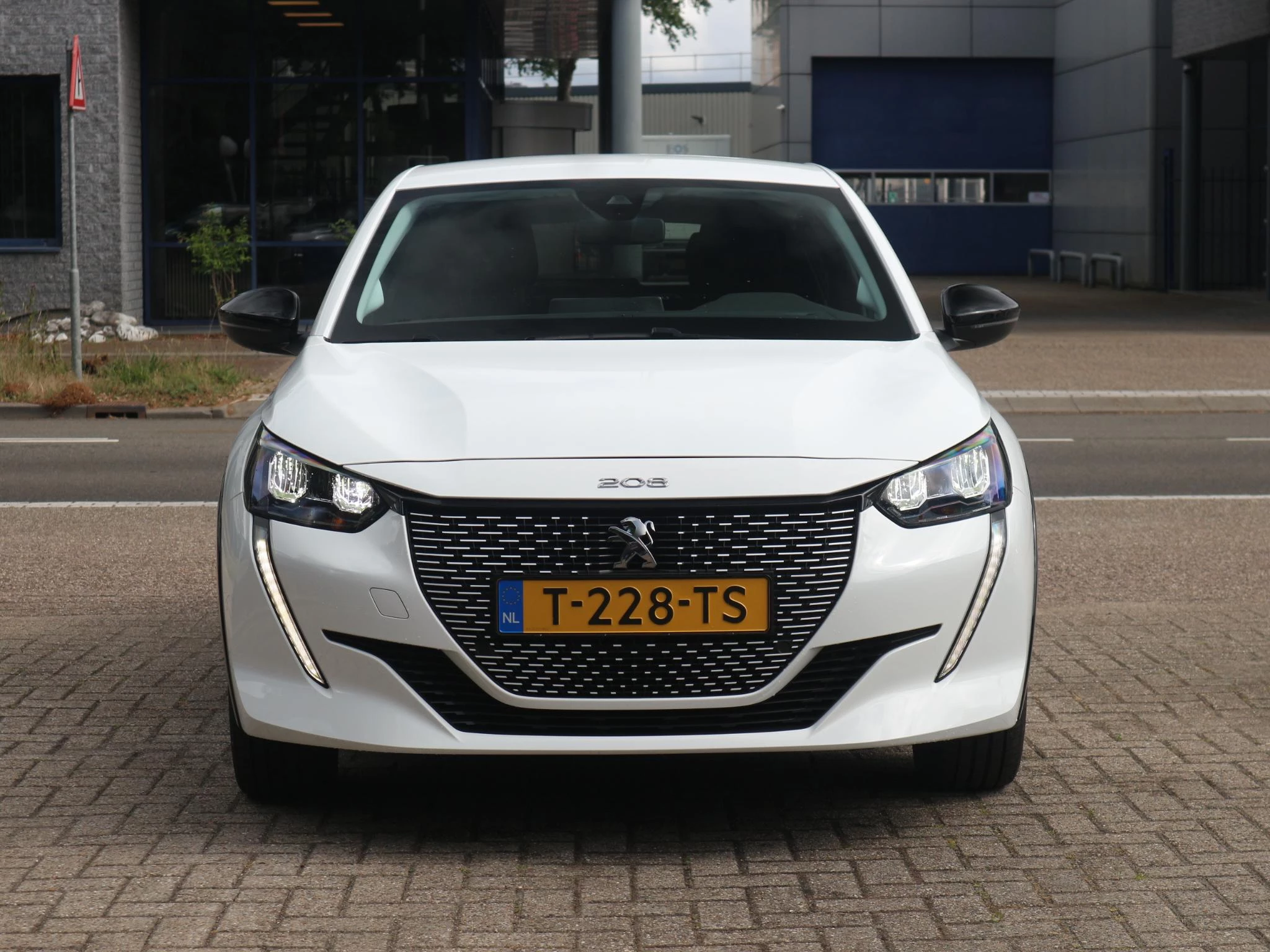 Hoofdafbeelding Peugeot e-208