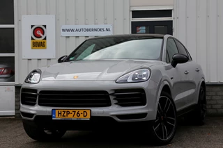 Porsche Cayenne Coupé 3.0 E-Hybrid Platinum Edition*Perfect Porsche Onderh.*1ste Eig*Krijt*PASM/PDLS/Sportuitlaat/Pano/Bose/Sport Chrono/Sfeer/Stoelverw./Stuurverw./360 Camera/Keyless Entry+go/Memorie/Elek. Klep/22 inch LM*