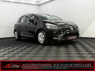 Renault Clio Estate 0.9 TCe Zen Airco, Navi, Keyless start, Bluetooth Bij de verkoop van gebruikte voertuigen door CD-Cars wordt geen standaard garantie verstrekt. De koper aanvaardt het voertuig in de staat waarin het zich bevindt op het moment van aankoop