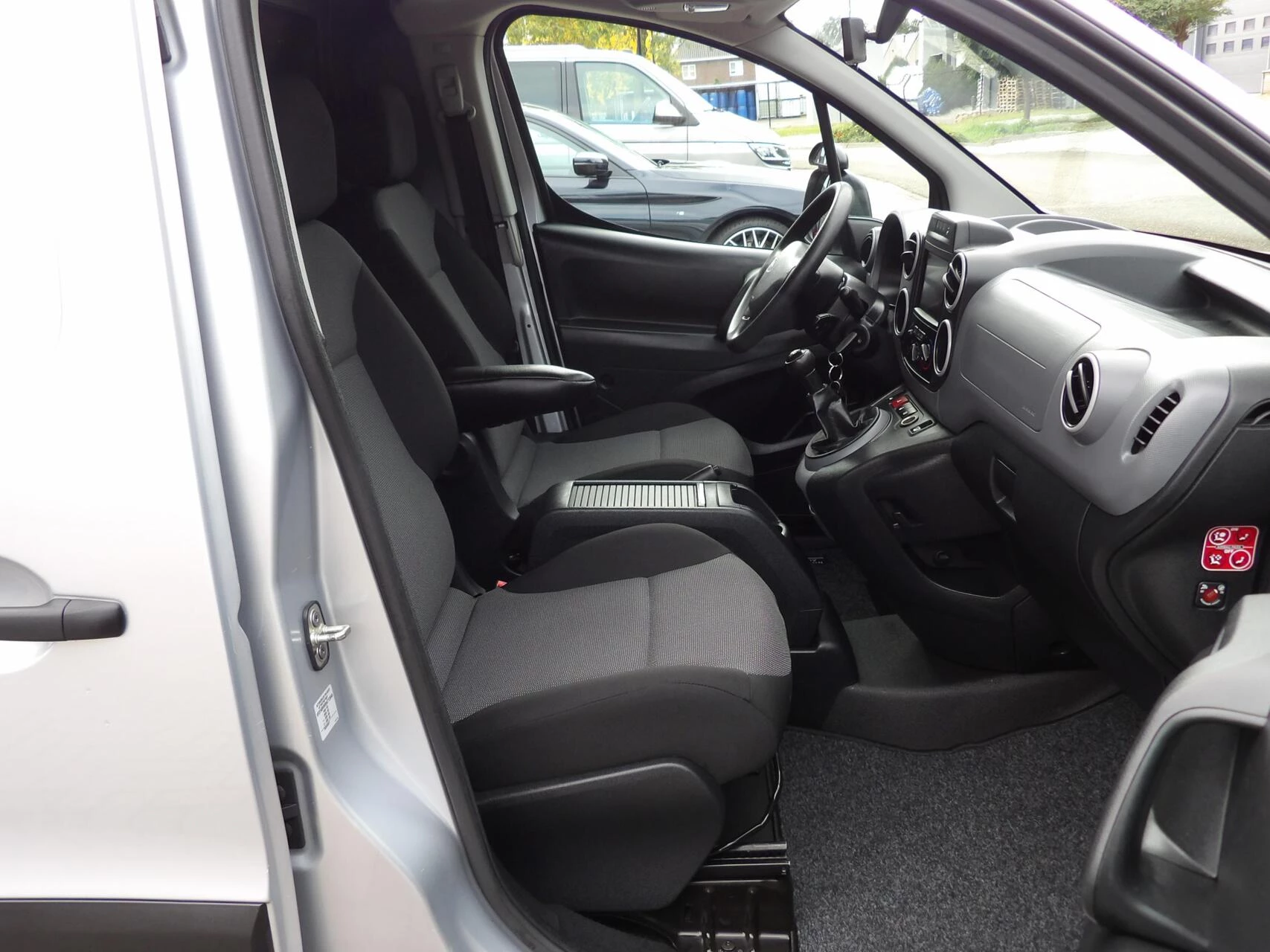 Hoofdafbeelding Peugeot Partner