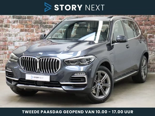 BMW X5 xDrive45e High Executive xLine Automaat / Panoramadak / Live Cockpit Professional / Trekhaak / Luchtvering / Stoelventilatie / Personal CoPilot Pack /  Comfortstoelen / Nappa Leder / Harman Kardon / Stoelverwarming / Head-Up Display / Active Steering / Individual Dashboard Leder