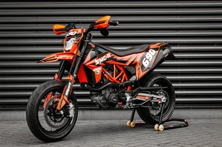 Hoofdafbeelding KTM 690 KTM Tour KTM Tour 690 SMC R SUPERMOTO / 1DKM / 1STE EIGENAAR / 75PK / NIEUWSTAAT / SPECIAL RB-EDITION