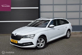 Hoofdafbeelding Škoda Superb Skoda Superb Combi 1.5 TSI ACT Business Edition Panoramadak & Trekhaak