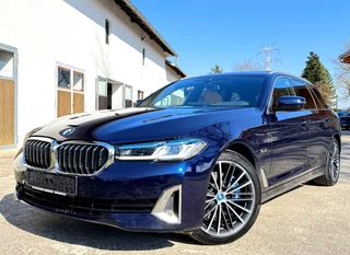 BMW 5 Serie Touring 530e ** LASER, NAVI+, LEDER, PANORAMA, HuD, MEMORY, 19-INCH LMV ** 1e EIG - UNFALLFREI ** ** INFORMEER OOK NAAR ONZE AANTREKKELIJKE FINANCIAL-LEASE TARIEVEN **