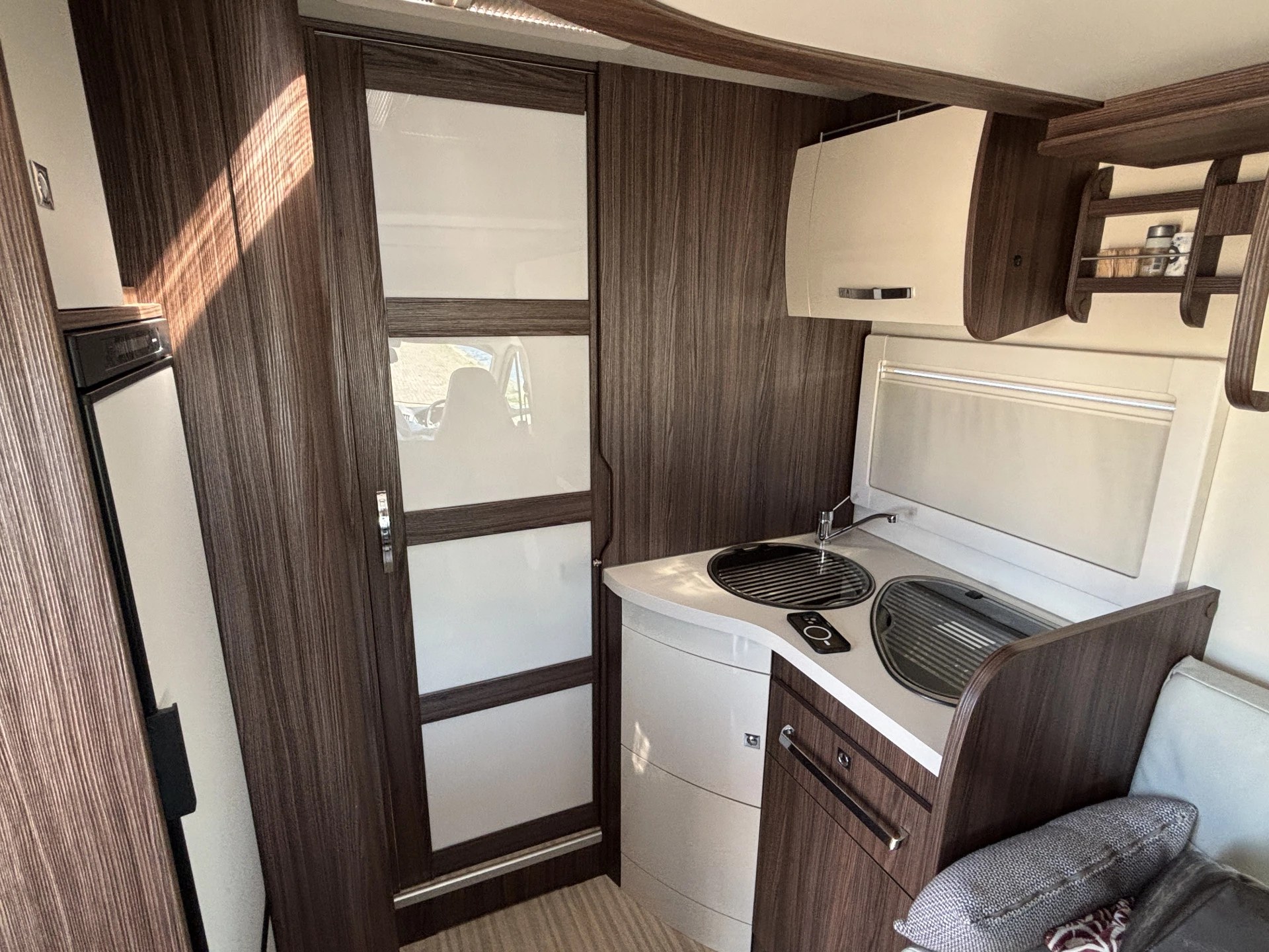 Hoofdafbeelding Benimar TESSORO 497 Automaat / Queensbed / Elektrische Hefbed / Leer / Constructsloten