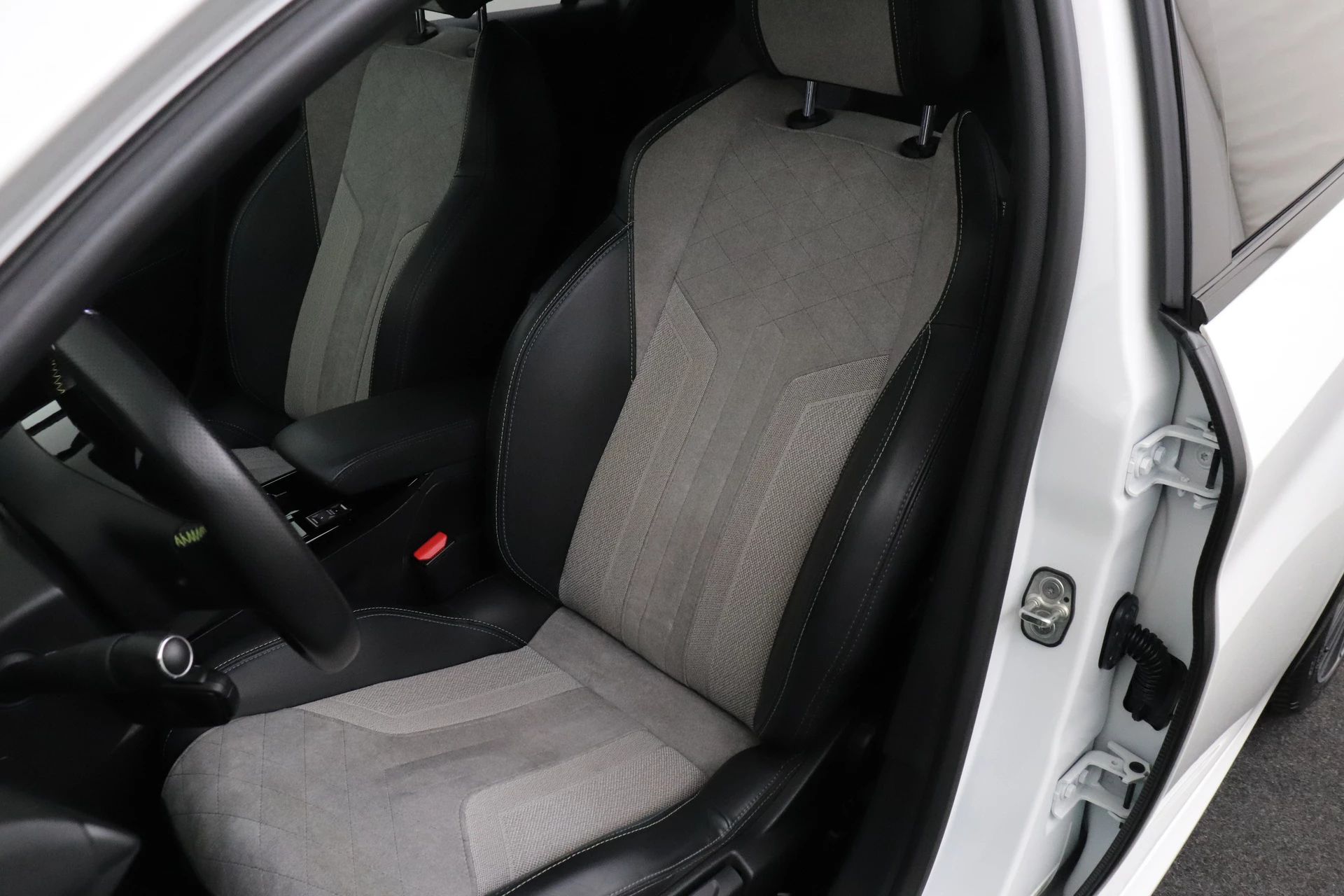 Hoofdafbeelding Peugeot e-208