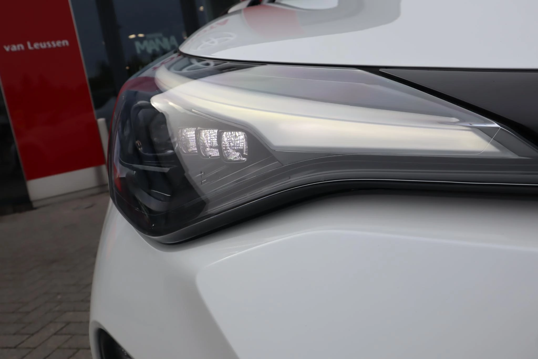 Hoofdafbeelding Toyota C-HR